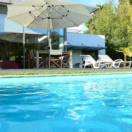 Nunculo - Modern 4 Bedroom With Private Swimming Pool - Beautiful Furnishings And Garden *